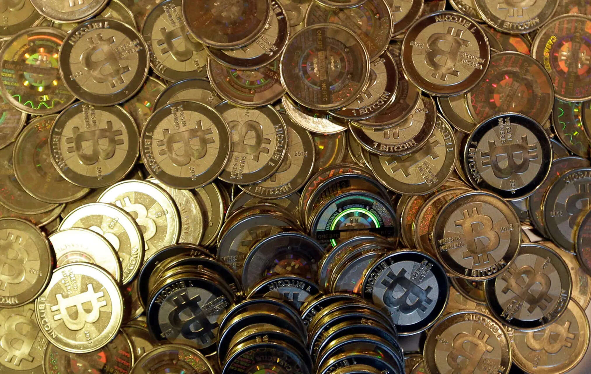 Bitcoin holds near $64,000 as falling oil prices and US-Iran peace hopes lift risk sentiment