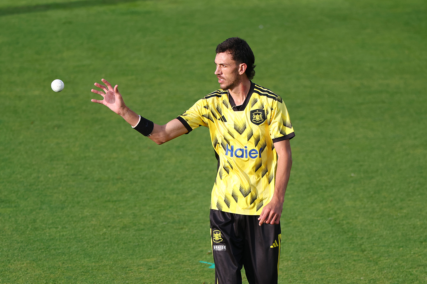 Duan Jansen claims four as Gloucestershire win thriller