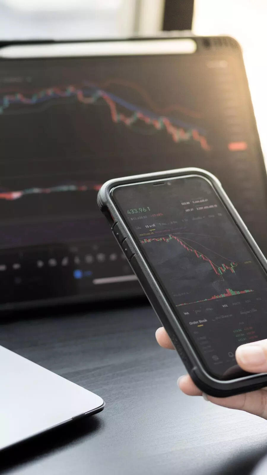 Robinhood stock soars despite layoffs – Why Wall Street is bullish