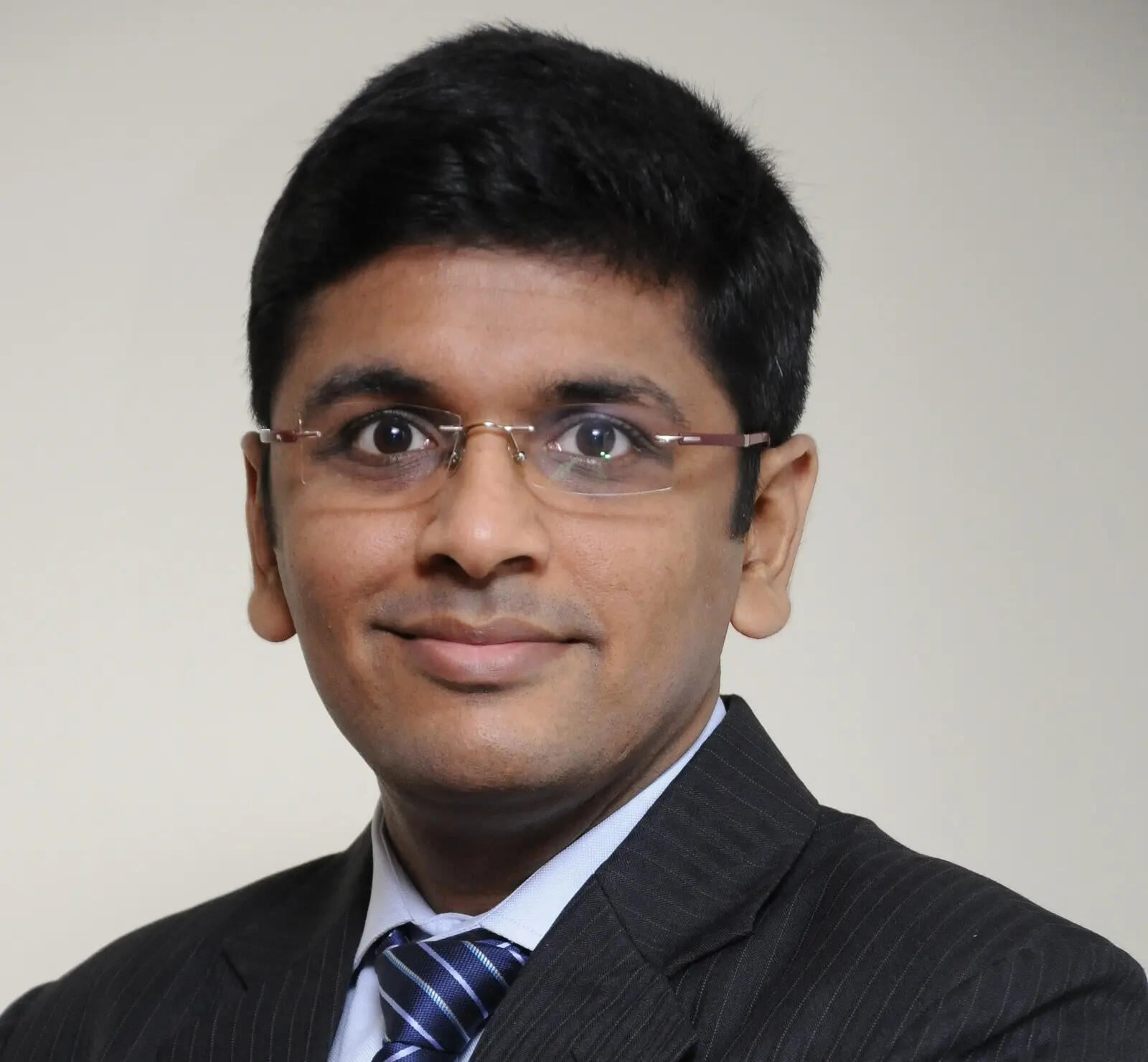 Rupee may gain ground as crude prices ease and FCNR inflows rise, says Navneet Damani