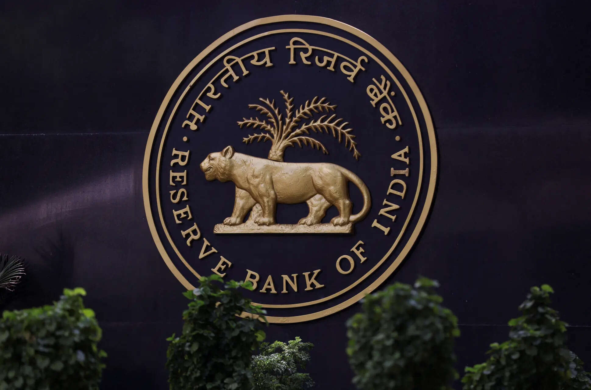 Short-end Indian debt gains as RBI dollar measures spur buying