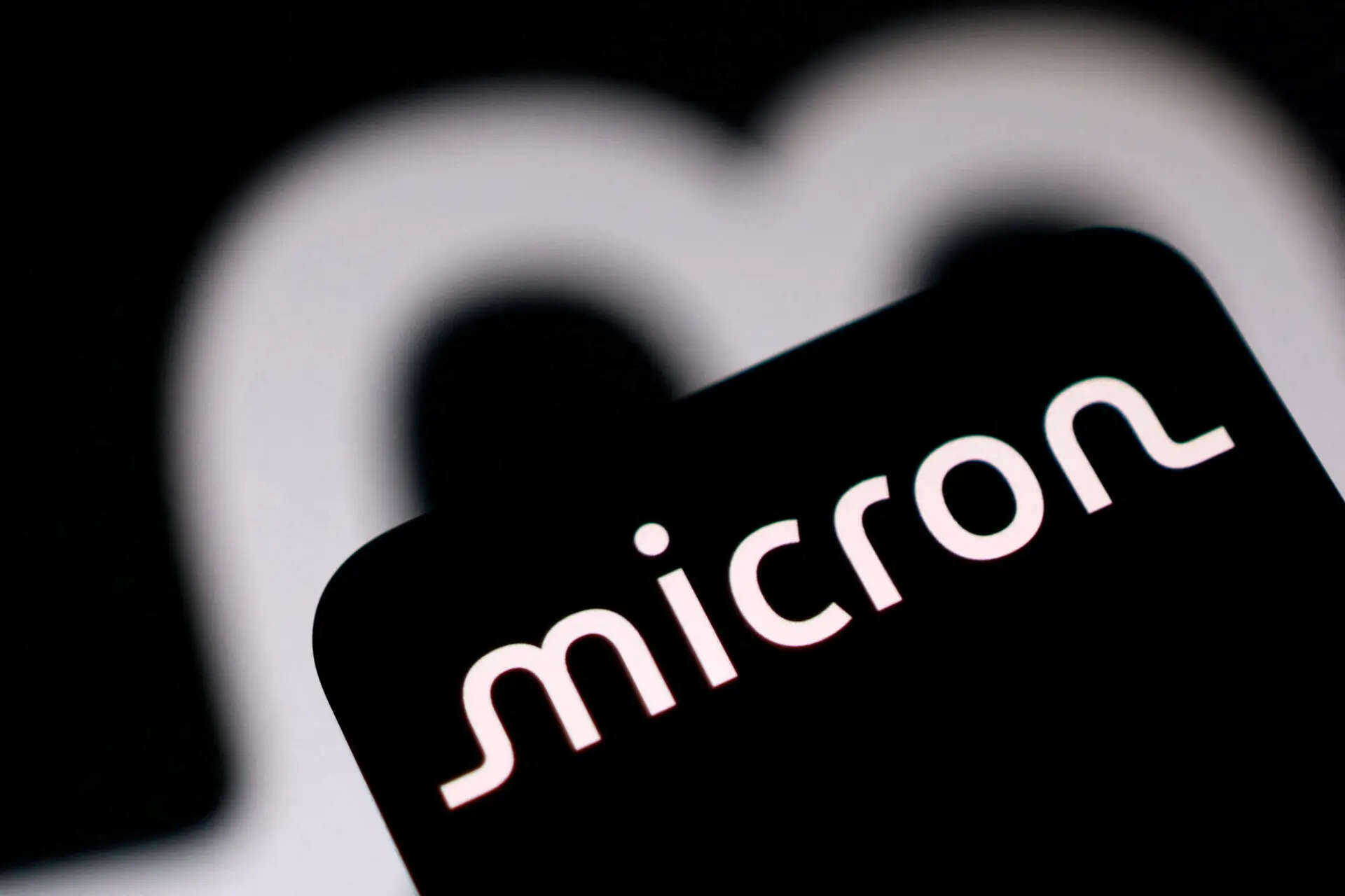 US stoks | Micron surges 19%, overtakes Meta in market value amid relentless AI infrastructure demand